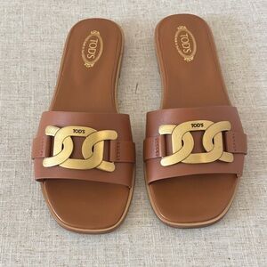 Like new Tod’s Logo Plaque Sandals